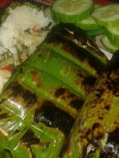 Foto resep Nasi Bakar Simpel Isi Ikan dan Daun Singkong