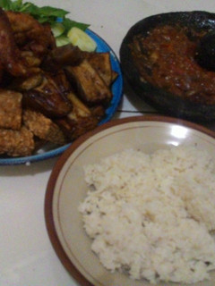 Foto resep Nasi uduk plus ayam goreng lalapan