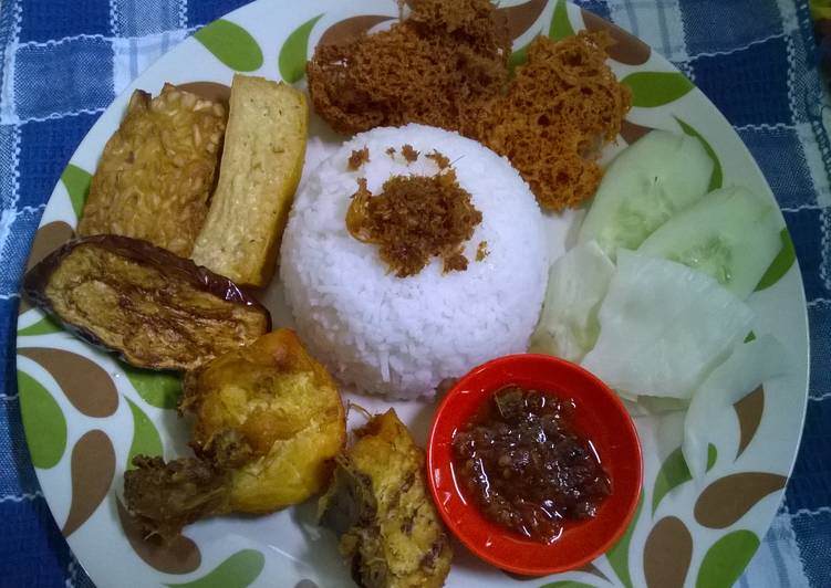  Resep  Ayam  Goreng  Bandung ala Resto Sunda  oleh diana az 