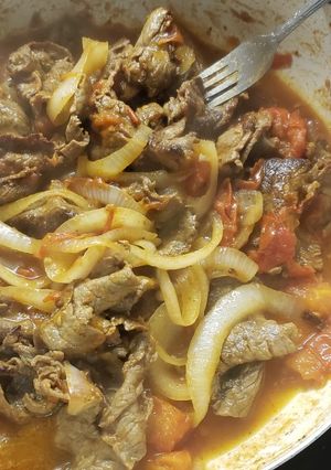 Una foto de Bistec encebollado