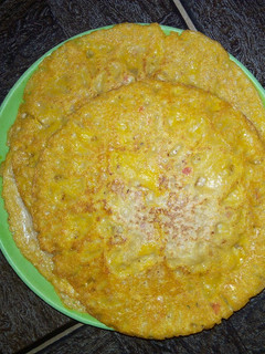 A picture of Kwalam na tabi/savoury pancake.