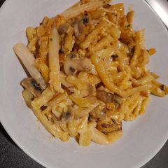 A picture of Vegan cheese spätzle.