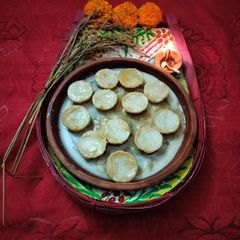 A picture of Dudh chitoi pitha.