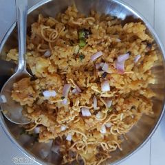 A picture of Onion poha.