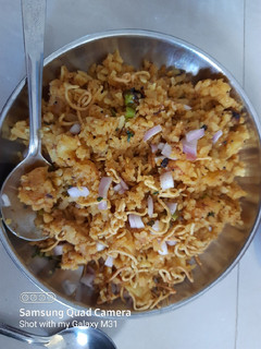 A picture of Onion poha.