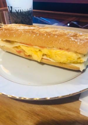 Una foto de Bocata de Tortilla Francesa
