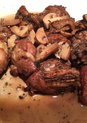 Una foto de Pollo al vino tinto