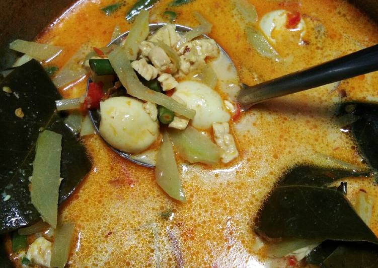 Lontong sayur telor puyuh