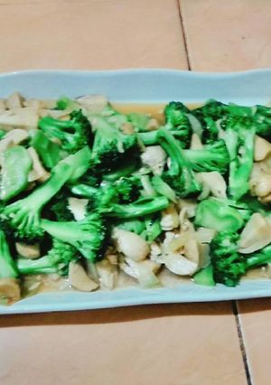 Foto resep Ca Brokoli ~ Jamur Merang
