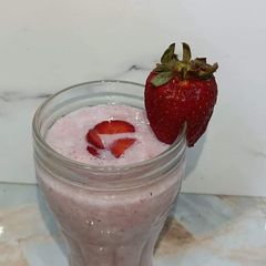 A picture of Strawberry Lassi.