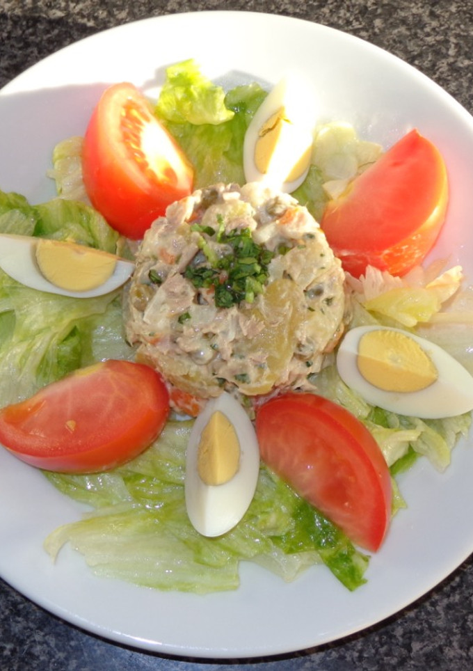 Una foto de Ensalada de papas con atún