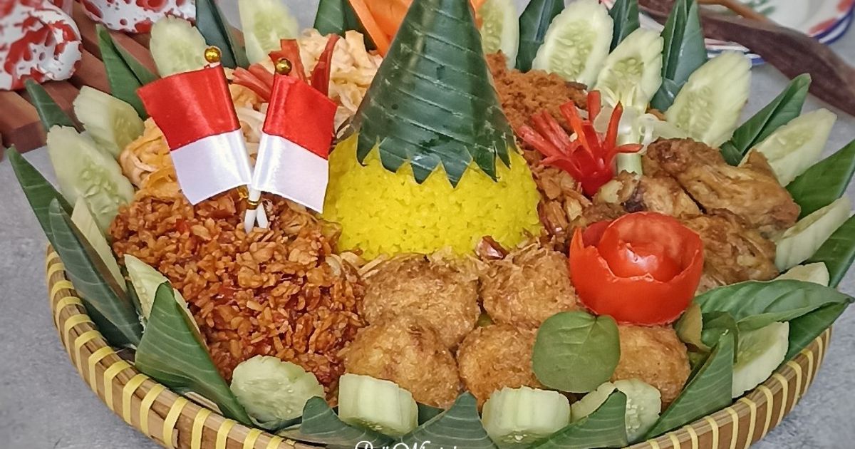 Tumpeng nasi kuning