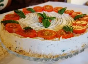 Foto di Cheesecake salata tonno, formaggio e pomodorini