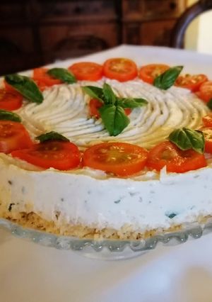 Foto di Cheesecake salata tonno, formaggio e pomodorini
