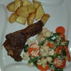 Lamb chop & veggies A picture of Lamb chop & veggies.