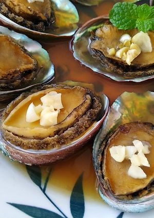 和風蒜香蒸九孔鮑〞簡易清蒸宴客菜 的食譜成品照片