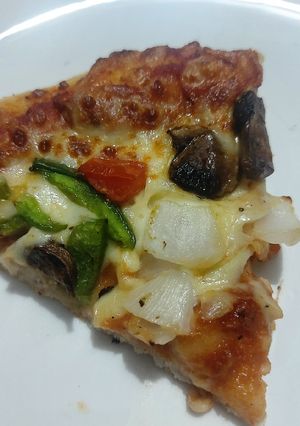 আটার পিজ্জা(attar pizza recipe in Bengali) রেসিপির প্রধান ছবি