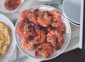 Hình của món Tôm rim bơ tỏi.