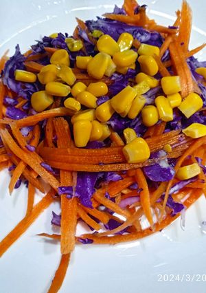 Une photo de Salade de chou rouge mimosa