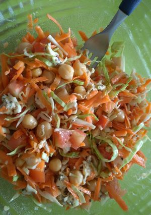 Una foto de Ensalada de garbanzos y roquefort