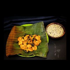 A picture of Spicy masala button idlis with chutney.