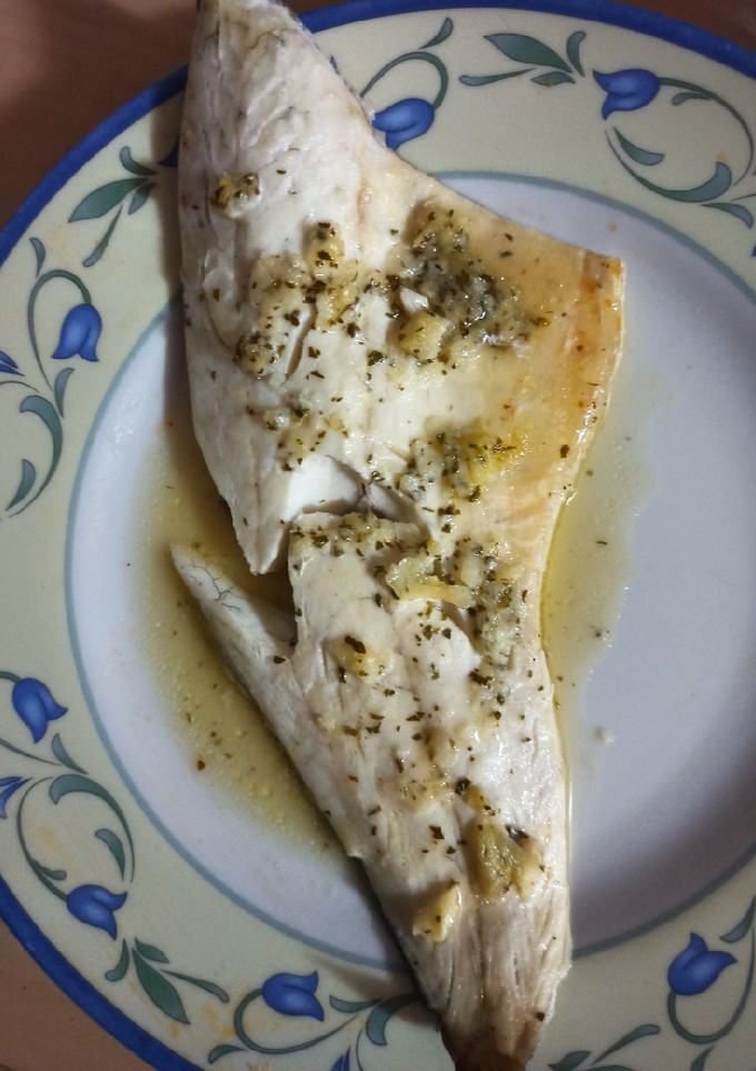 Una foto de Lubina al horno con vino blanco