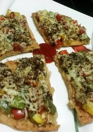 A picture of Delicious Capsicum Pizza.