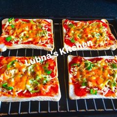 A picture of BREAD Pizza:.