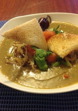 Una foto de Arvejas con cebolla frita y tomate