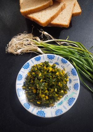 हरे लहसुन की सब्जी(Green Garlic Sabji Recipe In Hindi) रेसिपी मुख्य फोटो