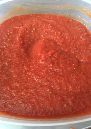 A picture of Homemade pizza sauce.