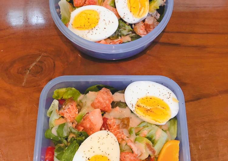 Salmon Salad with Egg for A Healthy Breakfast