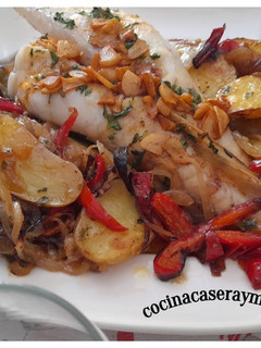 Una foto de Rape al horno con verduras
