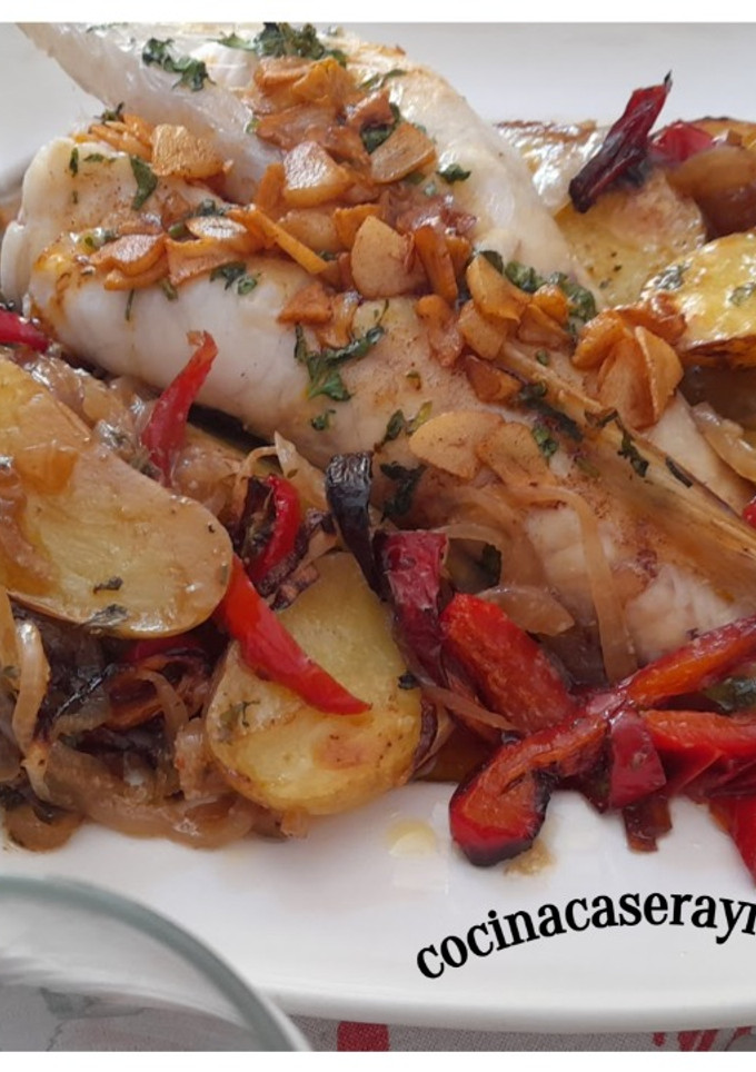 Una foto de Rape al horno con verduras