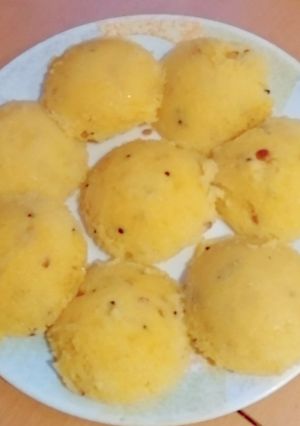 A picture of Maize rava idli.