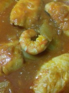 Una foto de Merluza con gambas en salsa
