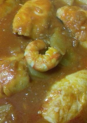 Una foto de Merluza con gambas en salsa