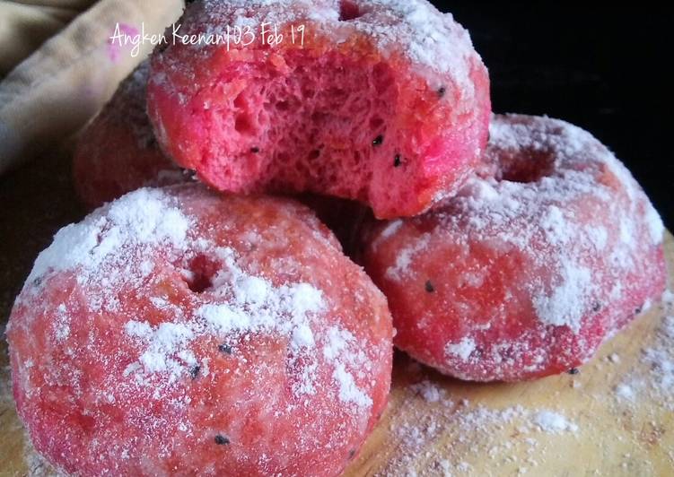 Bagaimana Membuat Eggless Donat Buah Naga yang Lezat Sekali