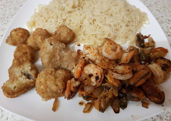 Recipe of Super Quick Homemade My Salt n Pepper seasoned Prawns,Mussels with Noodles 😘