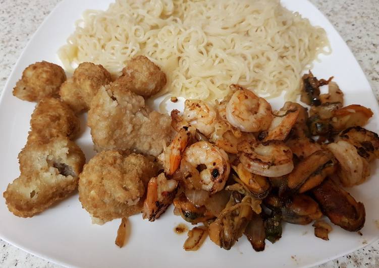 My Salt n Pepper seasoned Prawns,Mussels with Noodles 😘