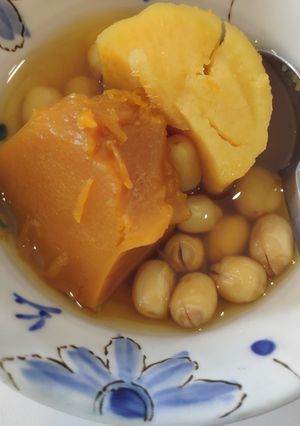 Hình của món Chè bí đỏ khoai lang hạt sen.