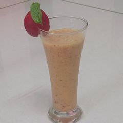 A picture of Delicious & Tangy Plum & ripe mango Smoothie.