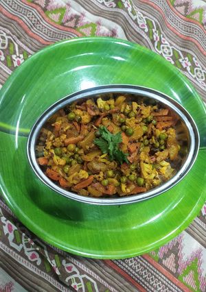 A picture of Carrot green peas mix sabji.