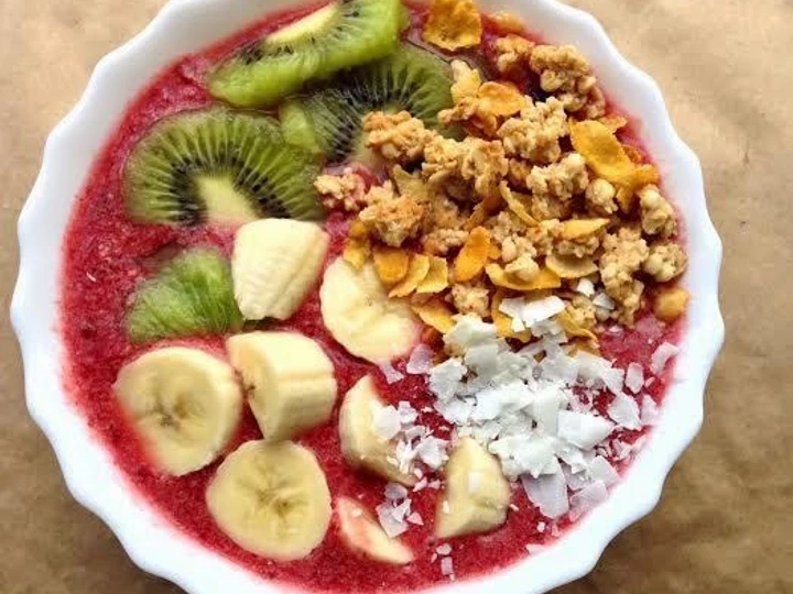 Recipe A Very Berry Smoothie Bowl the  Makes Drooling Makes you drool