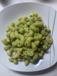 Una foto de Pasta con crema de palta