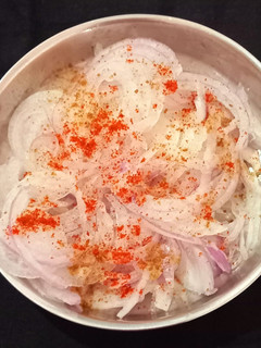 ઓનિયન લચ્છા સલાડ (Onion Lachha Salad Recipe In Gujarati) રેસીપી મુખ્ય ફોટો