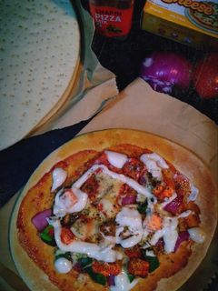 পনির তন্দুরি পিজ্জা (paneer tanfuri pizza recipe in Bengali) রেসিপির প্রধান ছবি