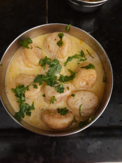 बेसन की कढ़ी (Besan ki kadhi recipe in Hindi) रेसिपी मुख्य फोटो