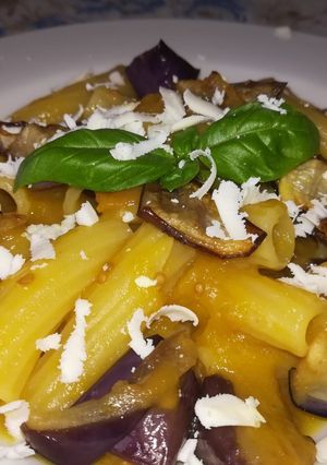 Foto di Pasta alla Norman - Norma di melanzane con i datterini gialli