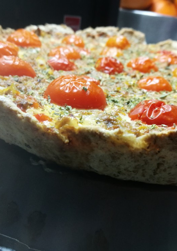 Una foto de Tarta y canastitas de atún